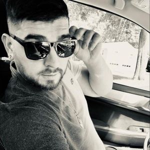 Meet your Posher, Jonathan